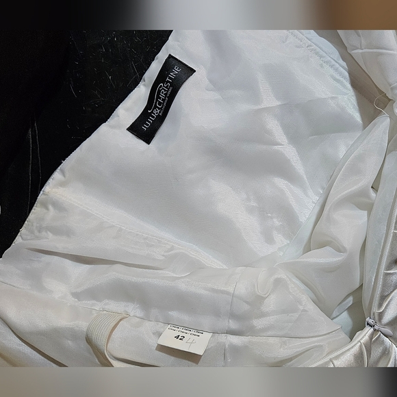 Elegant White Gathered Strapless Mini Satin Dress. Size 6. Beach Wedding - Picture 6 of 10